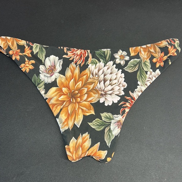 Maaji floral flirt thin side reversible mid-rise bikini bottom - Picture 5 of 5